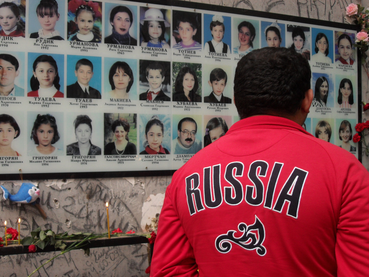 Výročí Beslanu – ženy truchlily, úřady trestaly