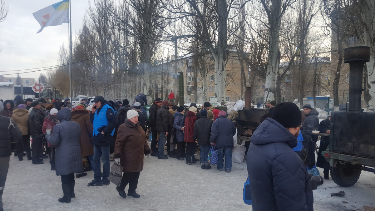 Boje na východě Ukrajiny sílí. Člověk v tísni doručuje pomoc lidem, kteří byli tři dny pod těžkou palbou