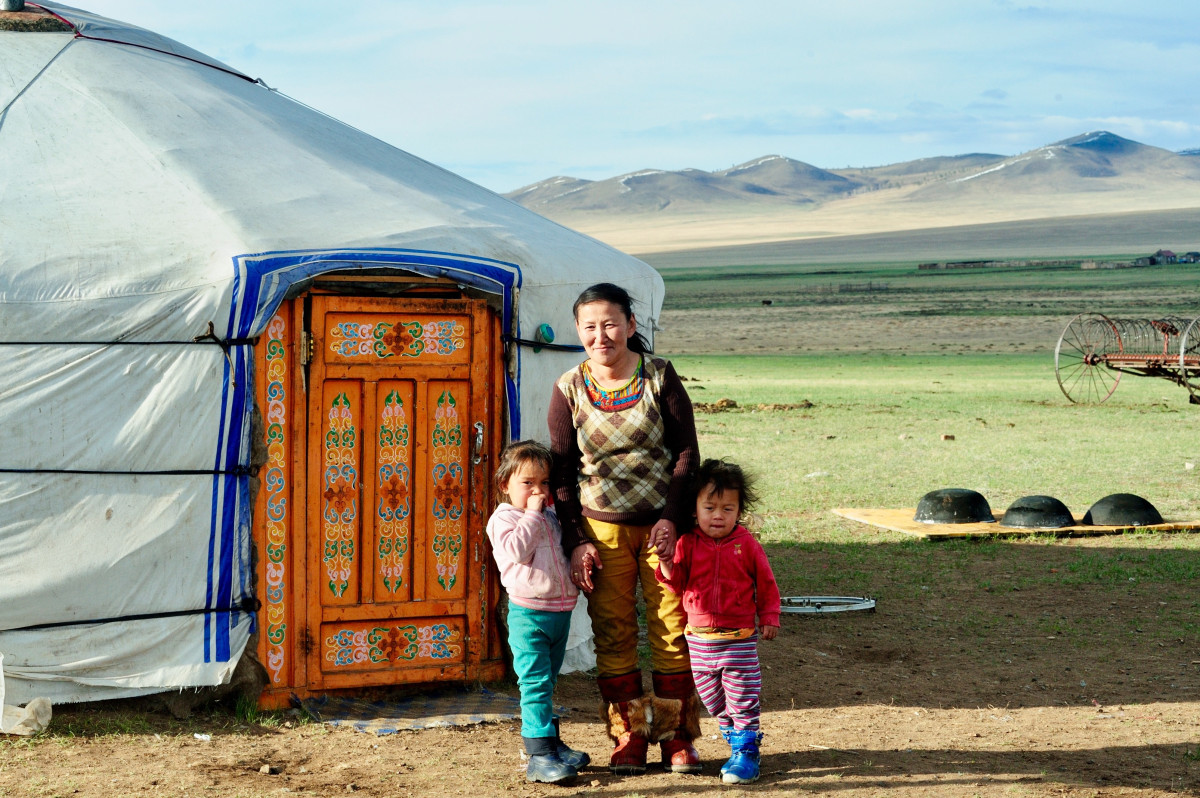 Pastevecké rodiny v Mongolsku se zotavují z šestiměsíční zimy