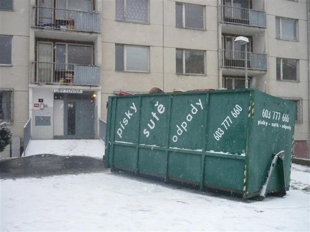 Nemáme kde bydlet. Zn: Udělejte s tím něco.