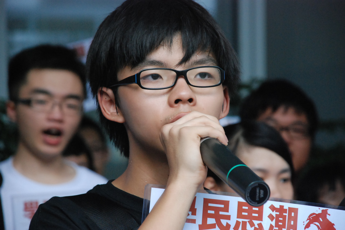 Hongkong má své první vězně svědomí. Tři studentské vůdce poslal za mříže