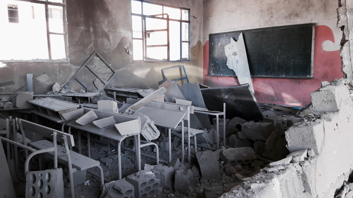 Boje v Idlíbu a Aleppu se vyostřují: Školu podporovanou Člověkem v tísni bombardování srovnalo se zemí