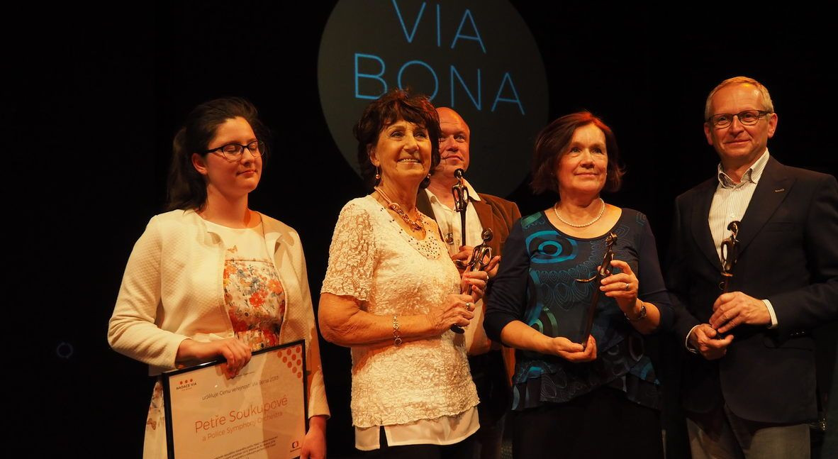 Bojují s nemorálním dluhovým byznysem i s negramotností v Africe. To jsou filantropové roku