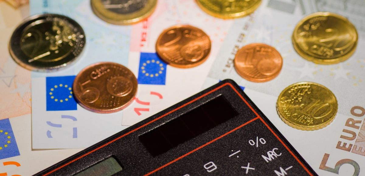 Češi jsou chudší, než ukazují statistiky. V datech Eurostatu chybí exekuce a insolvence