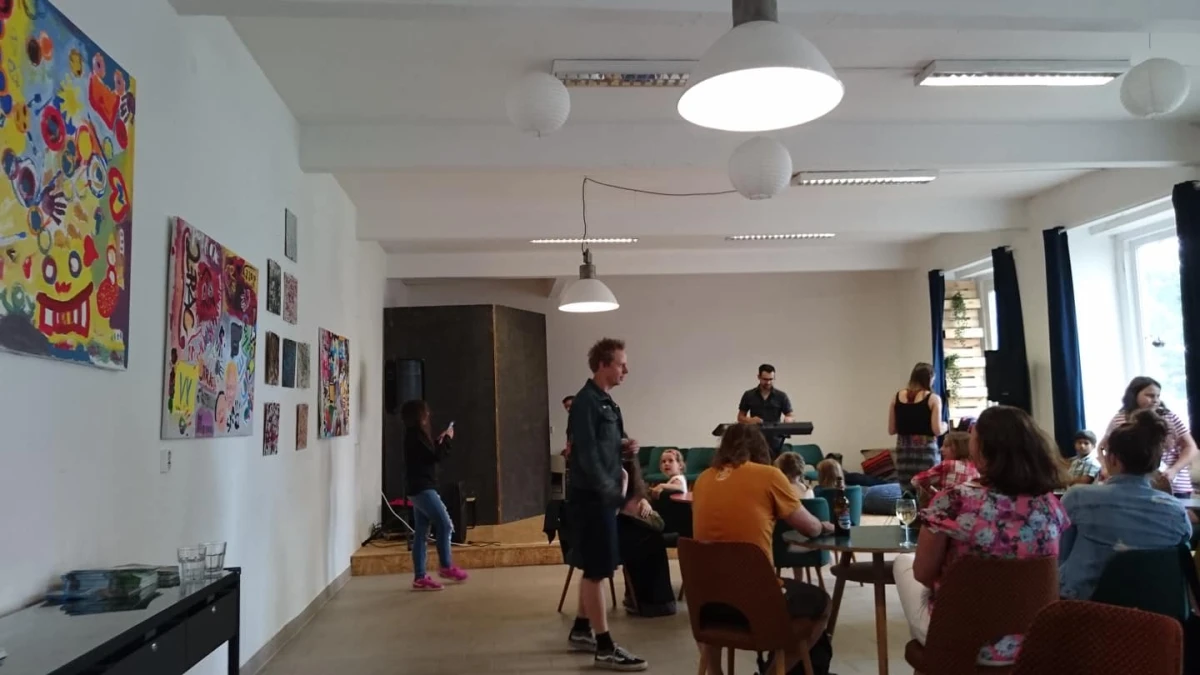 Vernisáž obrazů NZDM V Kleci