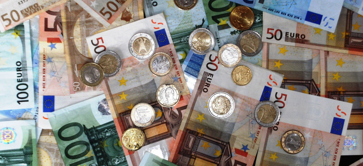 Chudí Češi si berou malé půjčky a vracejí velké peníze. Za 10 tisíc se vrací i 70