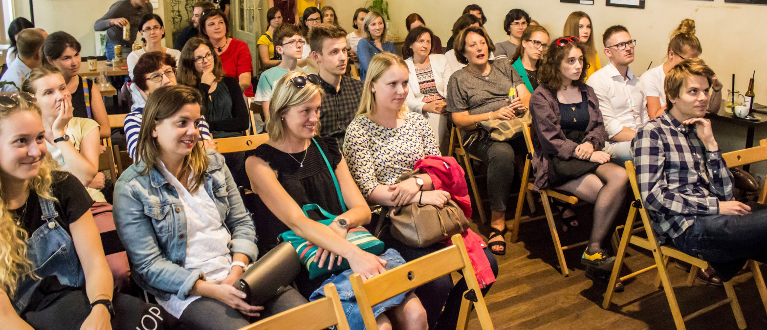 Na konci školního roku jsme pro naše pražské dobrovolníky uspořádali v centru ČvT setkání, kde jsme jim poděkovali za jejich čas a energii, které doučovaným dětem věnují.