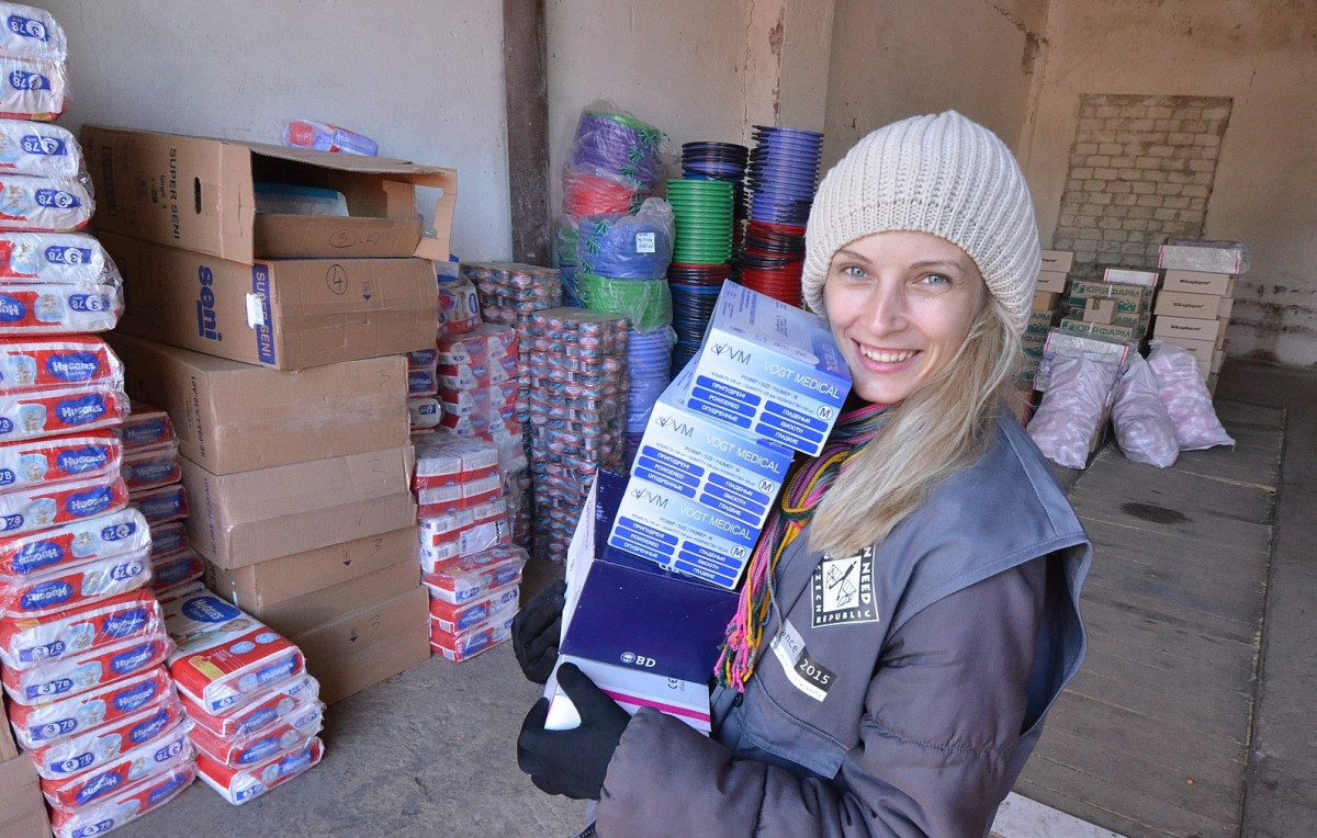 Co děláme za peníze od státu, krajů a obcí? Doma pomáháme milionu lidí v exekucích, za hranicemi v místech, odkud lidé přicházejí