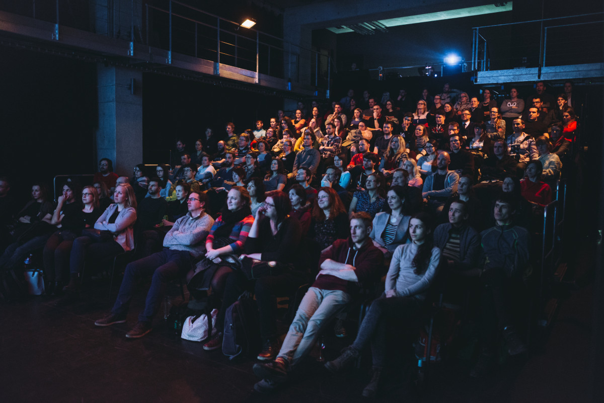 Diváci festivalu Jeden svět v Plzni v roce 2018