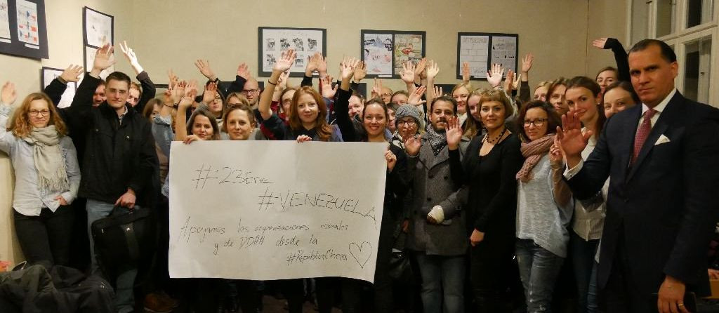 ČT24: Léky, pomoc disidentům i výuka demokracie. Češi poslali Venezuele přes dva miliony korun