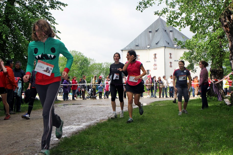 Téměř 500 studentů vyběhalo peníze na novou školu v Africe