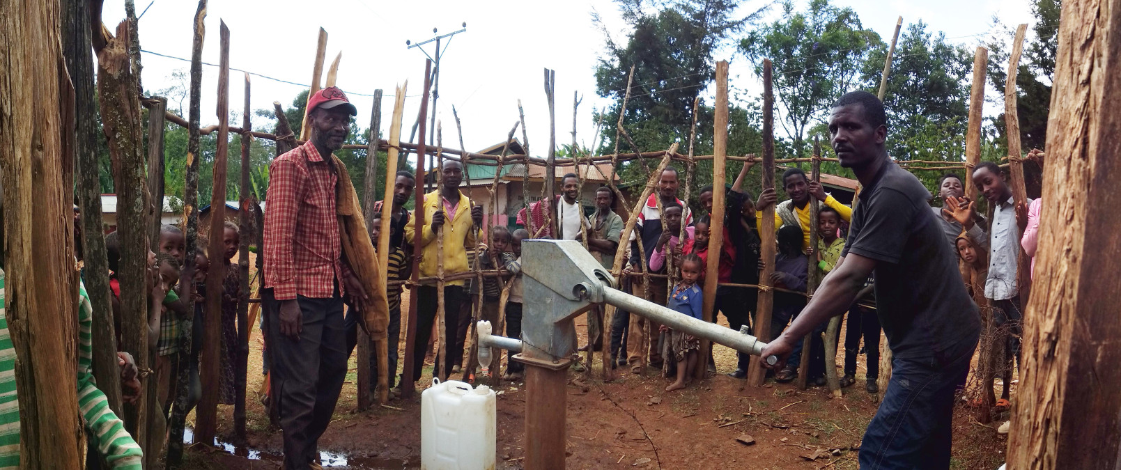Do vesnice uprchlo 4800 lidí. Člověk v tísni tu opravil studnu a zlepšil tak vztahy