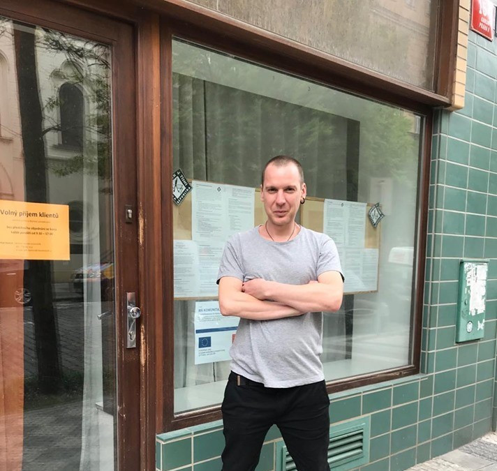 Pokud se vám stane jeden jediný průšvih, po kterém skončíte v exekuci, normální nájemné dnes neutáhnete