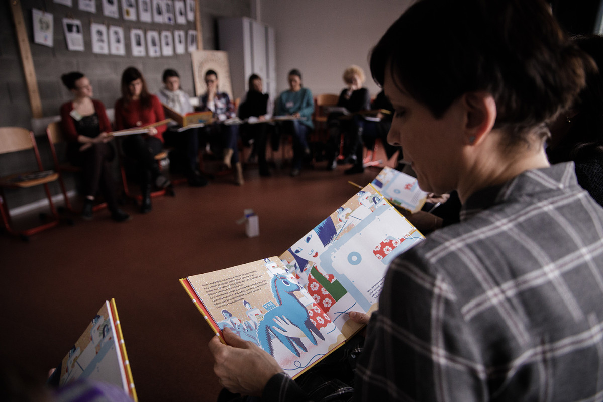 Aniž by to postřehly, naučily se orientovat v atlase světa