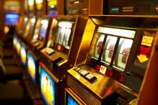 Člověk v tísni: Peníze z hazardu odmítáme, gambling potápí chudé