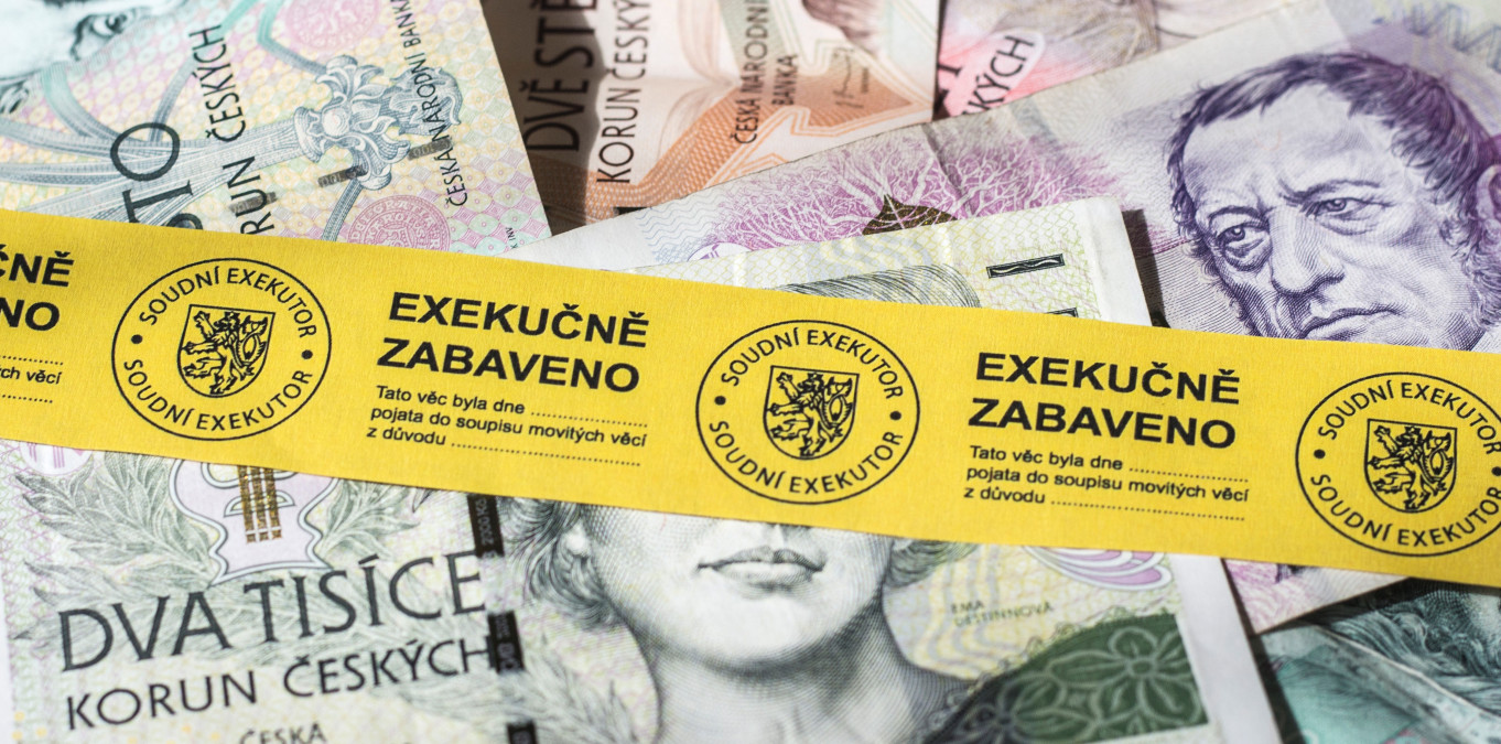 Člověk v tísni připomíná: Hlavní partner Univerzity Karlovy Home Credit vymáhá nezákonné exekuce