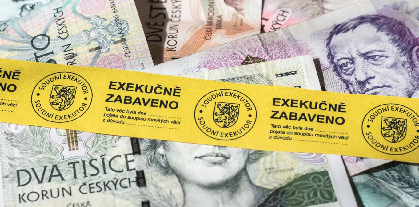 Člověk v tísni připomíná: Hlavní partner Univerzity Karlovy Home Credit vymáhá nezákonné exekuce