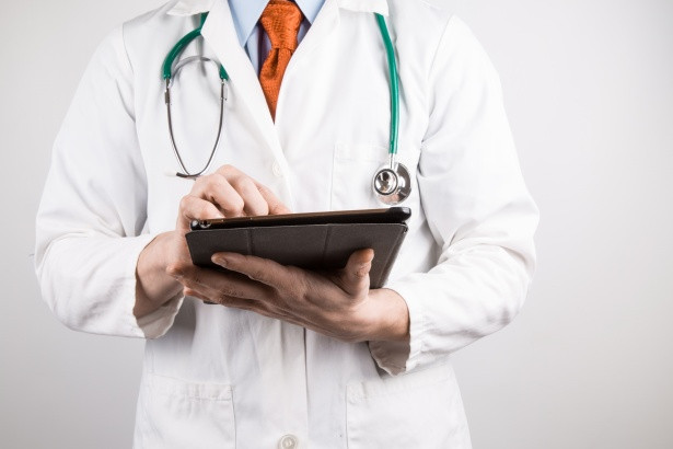 Kam nemůže slunce, nechodí ani doktor