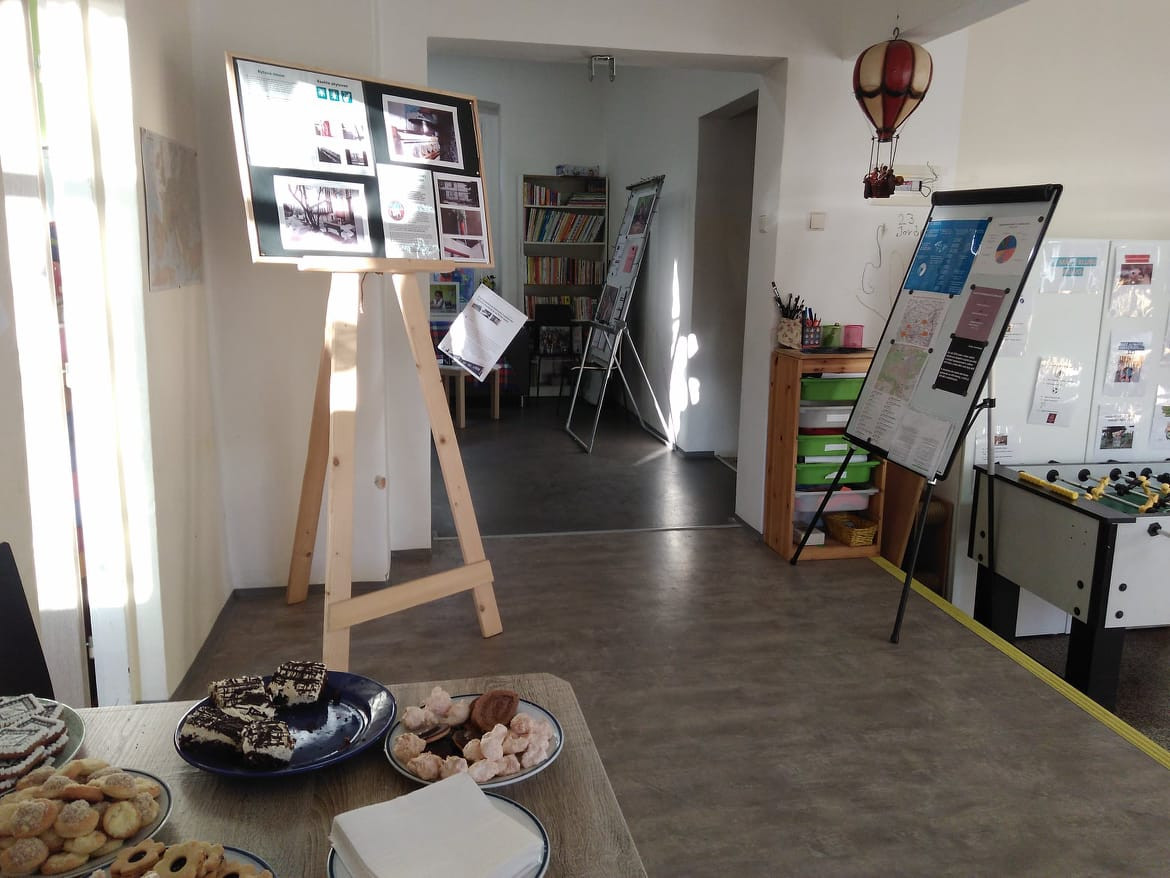 Otevřeli jsme dveře.