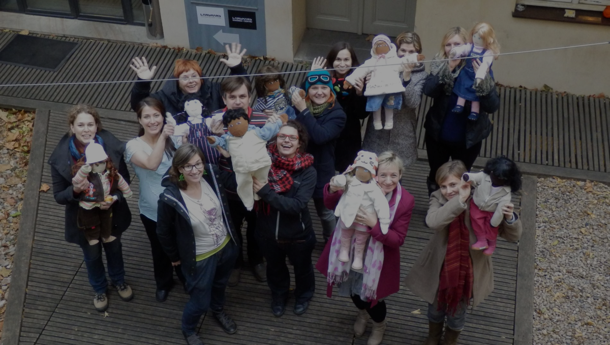 Do školky chodí panenka, která má svůj osud a příběh… Lektorka o metodě, která děti učí chápat pocity druhých