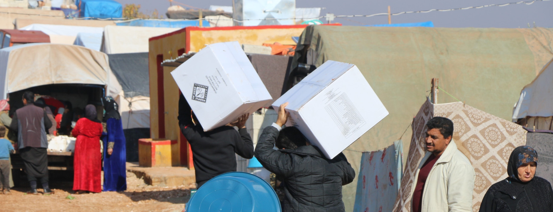 Statisíce lidí v severozápadní Sýrii ohrožuje humanitární katastrofa, varují neziskové organizace