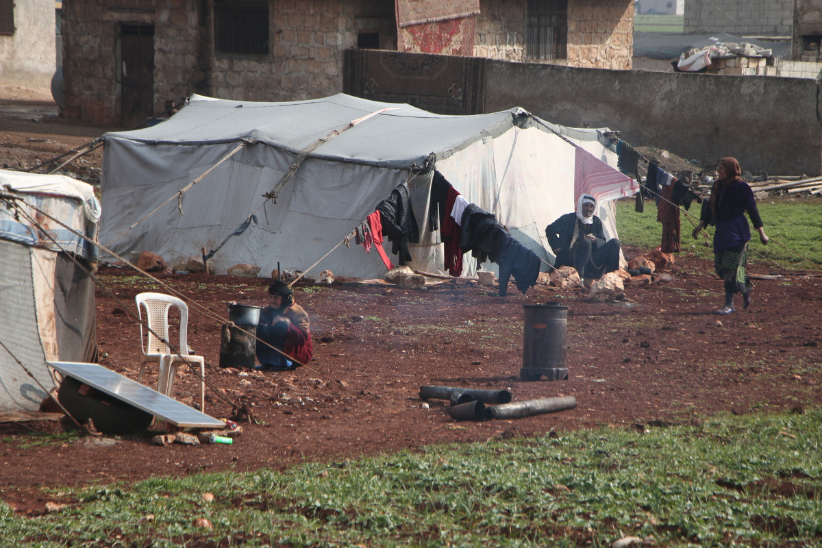Raketové útoky ho vyhnaly z domova. “Přikryl jsem své tři děti a modlil jsem se, aby se neprobudily,” vypráví Haitham, syrský humanitární pracovník.