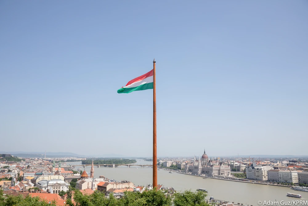 Orbán zneužívá koronavirové krize k uchvácení větších pravomocí