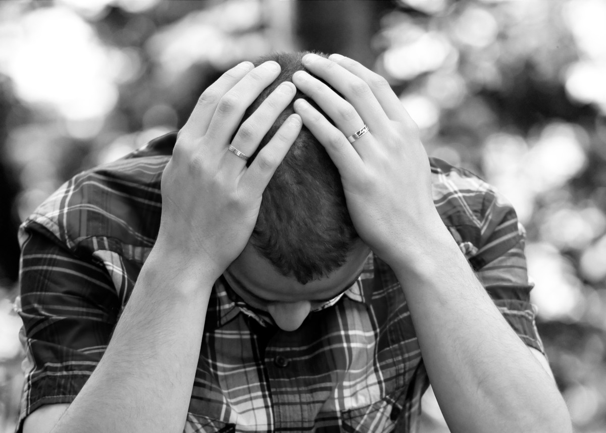 Aktuálně.cz: Už jsem unavená a nevím jak dál, slyší odborníci na linkách pomoci