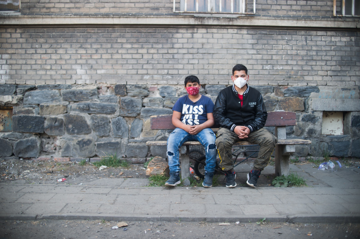 S dětmi i mládeží se stále potkáváme online. V karanténě vzniklo hudební video i vlajka fotbalového klubu