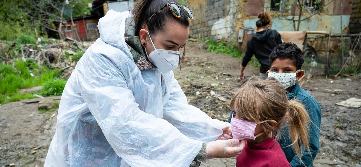 Jak s epidemií bojují slovenské neziskovky? Co dělá naše slovenské dvojče?