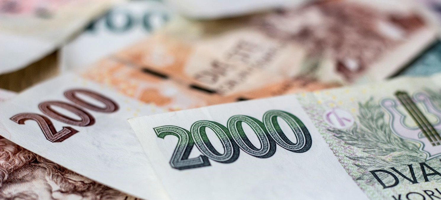 Člověk v tísni porovnal malé půjčky: úroky až v řádu stovek procent ročně, desetitisícové náklady při půlročním nesplácení