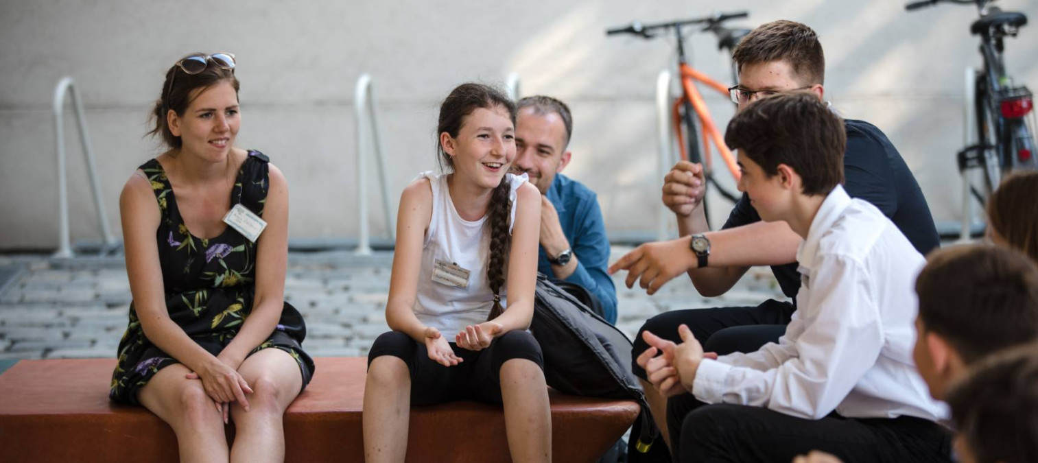 Děti ta témata berou opravdově, říká Andrea Tláskalová o programu Světová škola