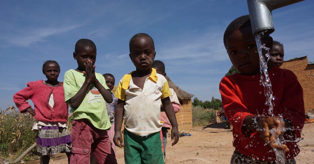 Lidé v odlehlých angolských vesnicích mají nyní lepší přístup k pitné vodě