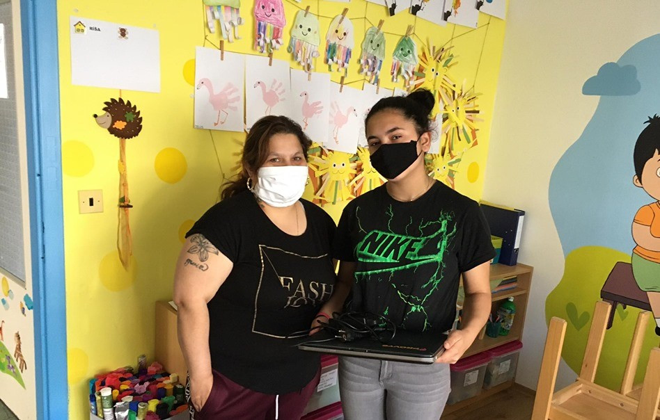 Propůjčené počítače pomáhaly dětem v online výuce 