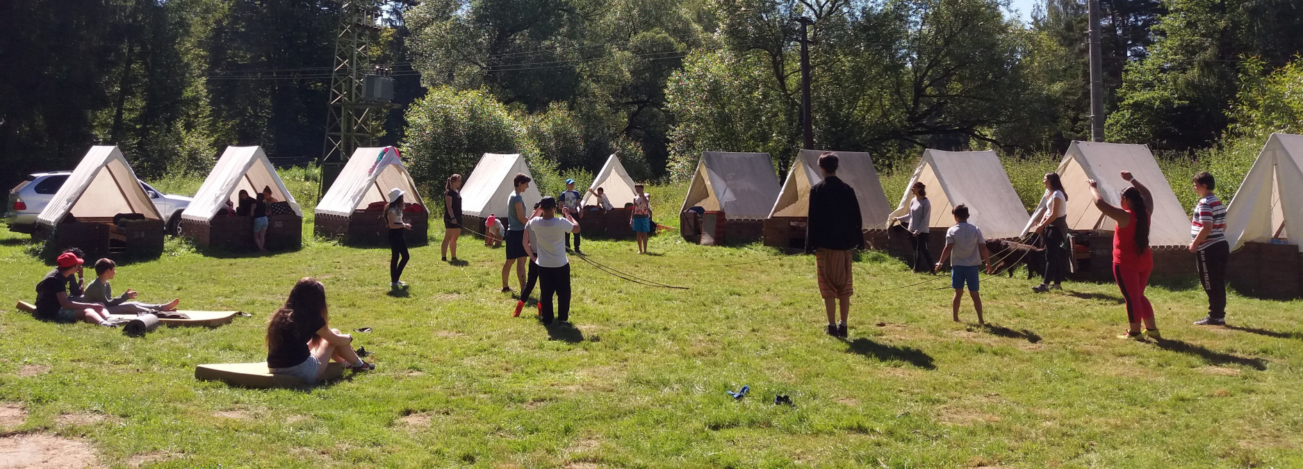 Nejoblíbenější povolání letošního dětského tábora? Práce v lese!