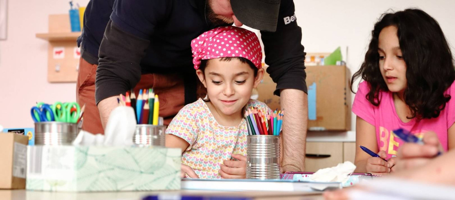 Studenti vysokých škol budou v rámci praxe doučovat děti, které koronakrize odpojila od vzdělávání