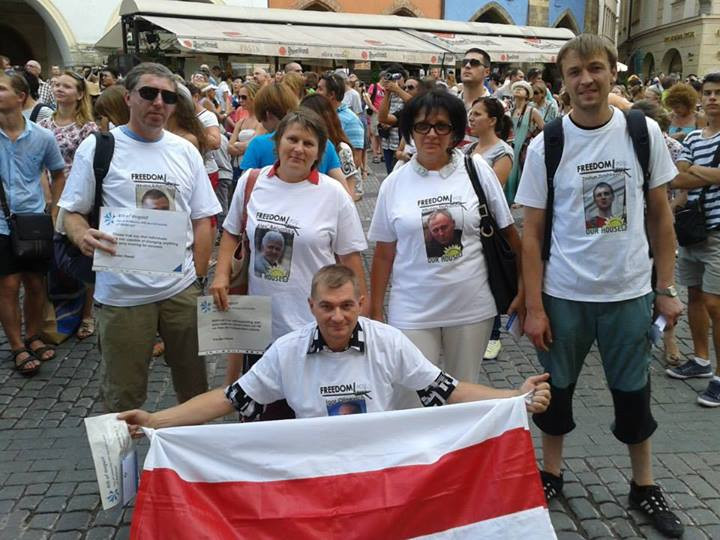 Bojíme se, že nás zadrží, máme rodiny, říká běloruský aktivista