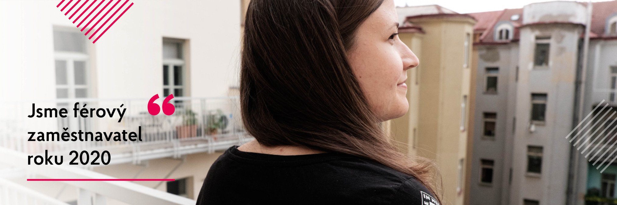 Wordcloud vytvořený z odpovědí 530 zaměstnanců na otázku v průzkumu spokojenosti: „Jak byste popsal/a atmosféru v Člověku v tísni třemi slovy?”