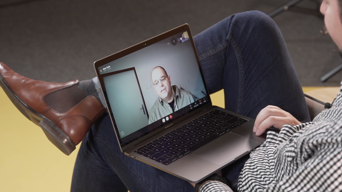 „Komunikujte s věřiteli, volejte na help linku,“ apeluje na lidi Daniel Hůle