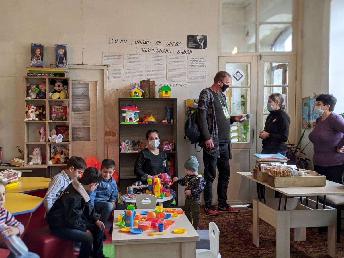 iRozhlas.cz: Tisíce Arménů prchají z Náhorního Karabachu. Humanitární pomoc jim zajišťuje i Člověk v tísni