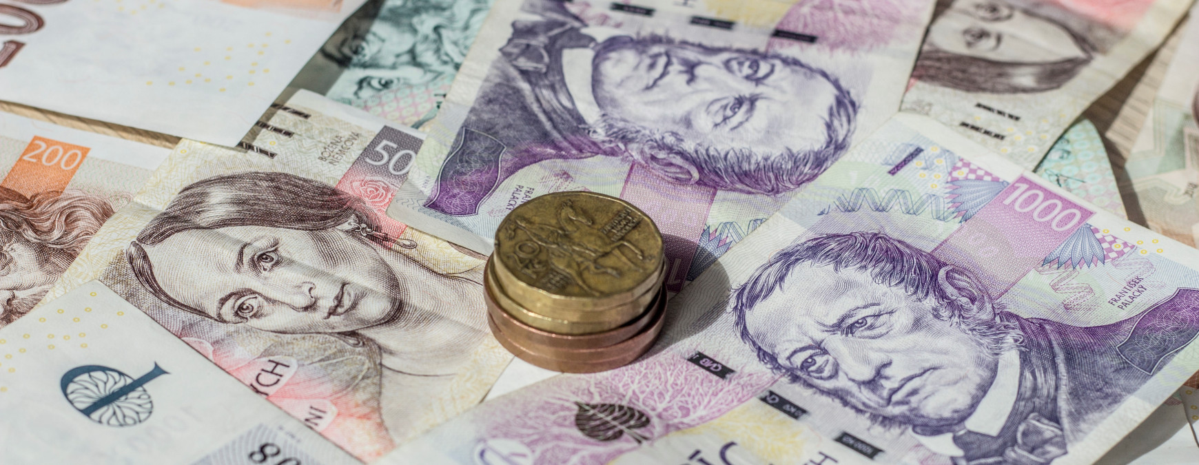 Společnosti půjčují za 300, 400 nebo i více procent ročně, říká k tématu mikropůjček David Borges ve Studiu 6