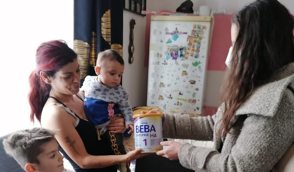 Přes 600 balení kojenecké výživy od společnosti Rossmann pomůže nejohroženějším rodinám ve Středočeském kraji.