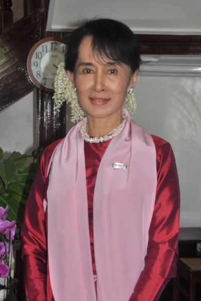 Aun Schan Su Ťij a barmští demokratičtí aktivisté vystoupí na Foru 2000