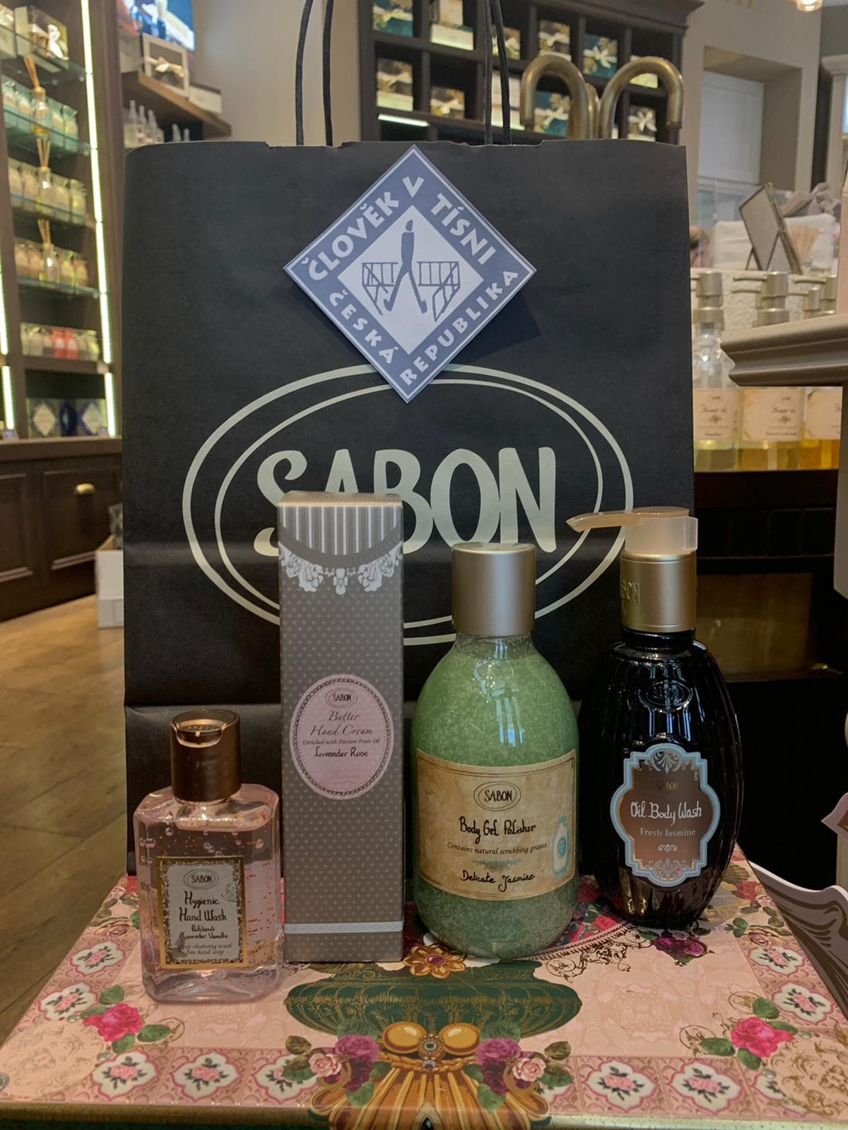 Jak jsme pro děti uspořádali online make-up workshop