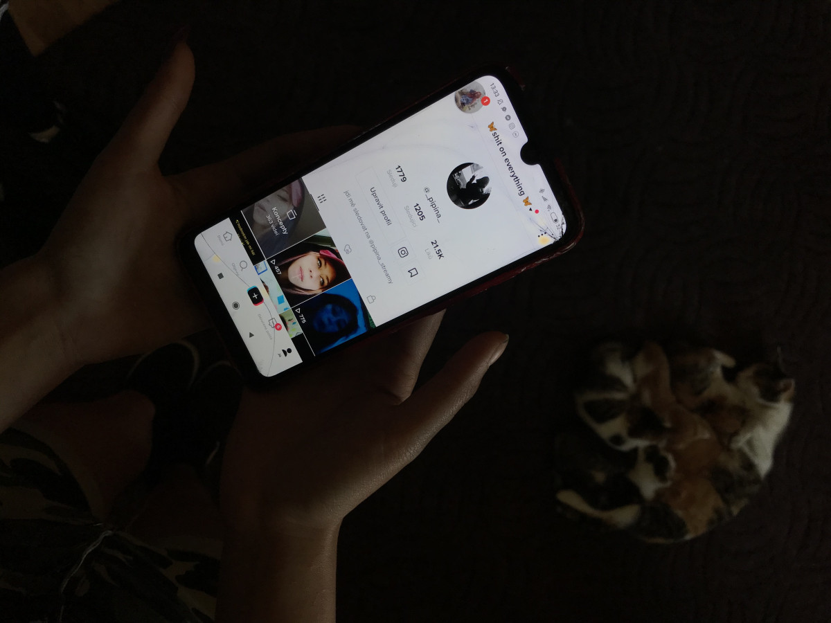 Než jsme dostaly notebook a wifi, šetřily jsme si data místo TikToku na školu, ale nestačilo to