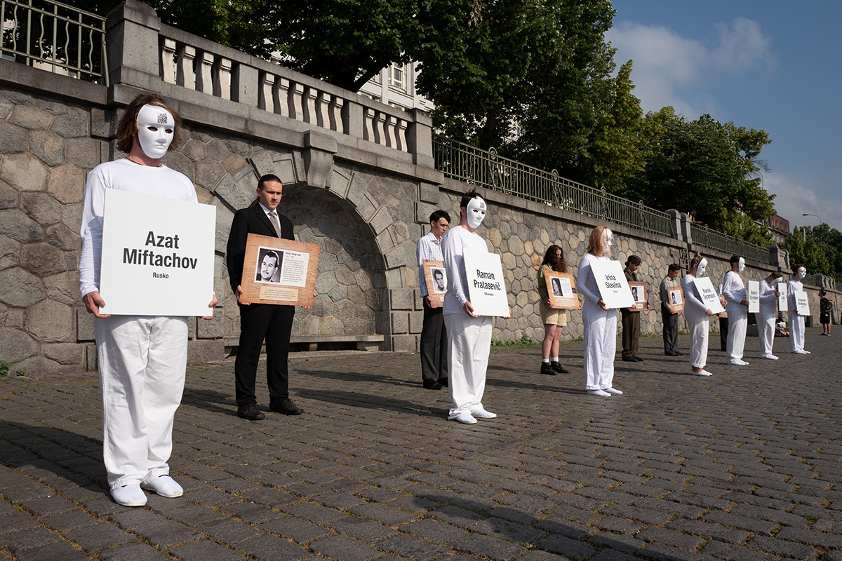 Stejné příběhy, jiná jména. Studenti vzdali úctu obětem komunismu a poukázali na bezpráví kolem nás