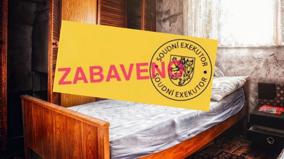 Pod nátlakem vykonavatelů během mobiliární exekuce se paní Stela ještě více zadlužila