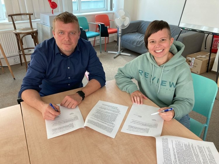 Sbírka počítačů pomohla již téměř 2800 rodinám. Její správu nyní přebírá Člověk v tísni