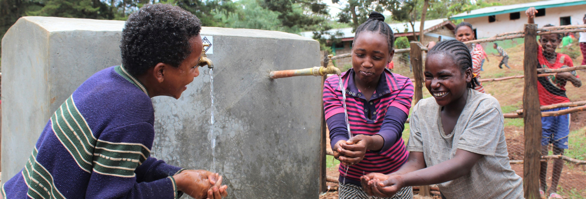 Dárci nakoupili v eshopu pitnou vodu pro půl milionu obyvatel Etiopie. Nadělte i letos pod stromeček dvojnásobnou radost!