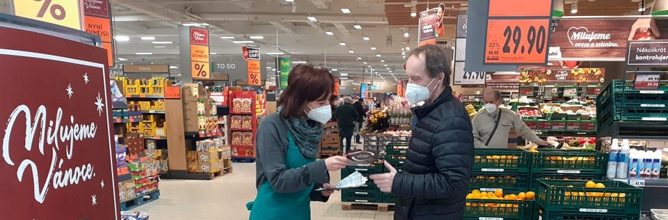 Během Sbírky potravin se nám podařilo vybrat 3,4 tuny materiální pomoci. Přispěli i naši klienti